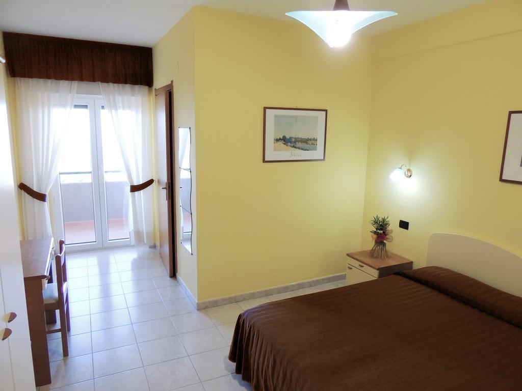 B&B Angela Monte SantʼAngelo Pokój zdjęcie