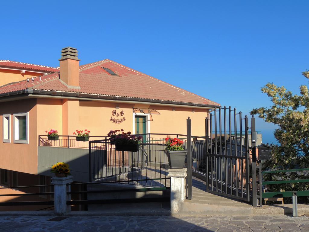 B&B Angela Monte SantʼAngelo Zewnętrze zdjęcie